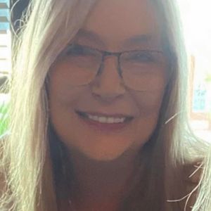 Meet your Posher, Holly